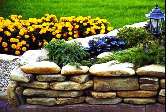 Декоративный камень для клумб