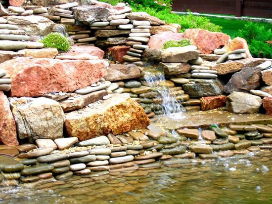 Клумбы из дикого камня фото
